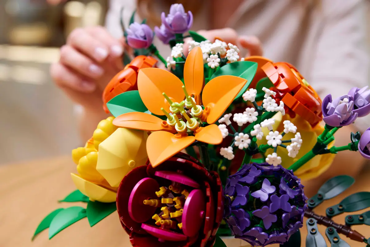 LEGO® Flower Arrangement - 10345 - Image 4